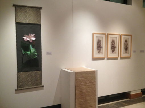 刺绣《荷》、《水上人家》