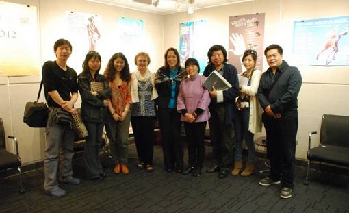 梁雪芳教授与代顿大学纤维艺术研讨会部分艺术家合影